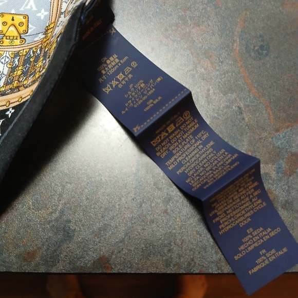 Authentic Louis Vuitton Monogram Black and Gold Scarf - Picture 7 of 11